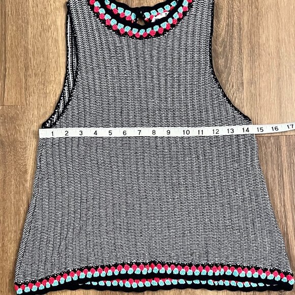 THML Sleeveless Sweater Tank Crochet Neckline Sz XS - Picture 6 of 12